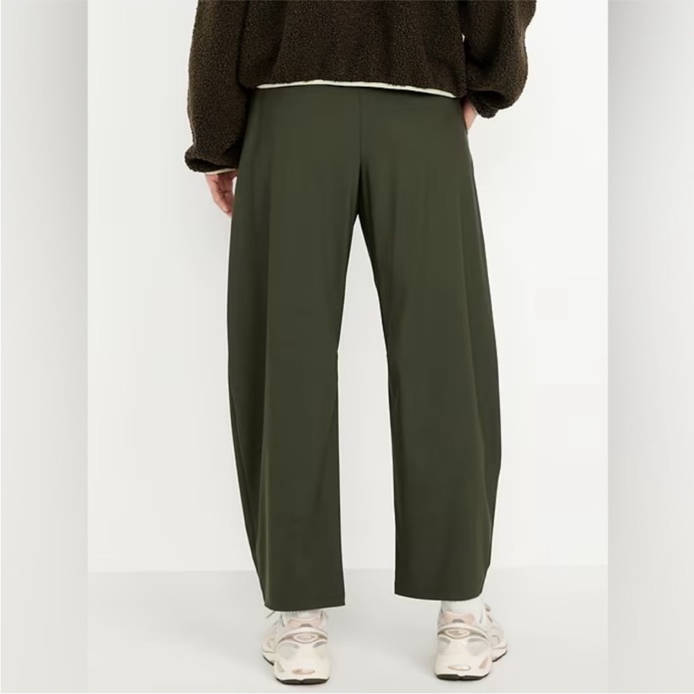 NWT! Old Navy Ancient Forest High-Waisted Sleektech Barrel Ankle Pant - Picture 2 of 10